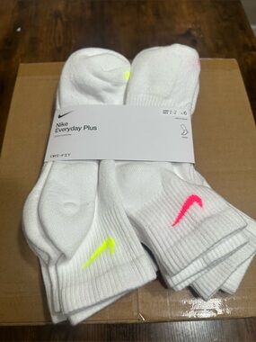 Nike Everyday Socks.. 6 Pack